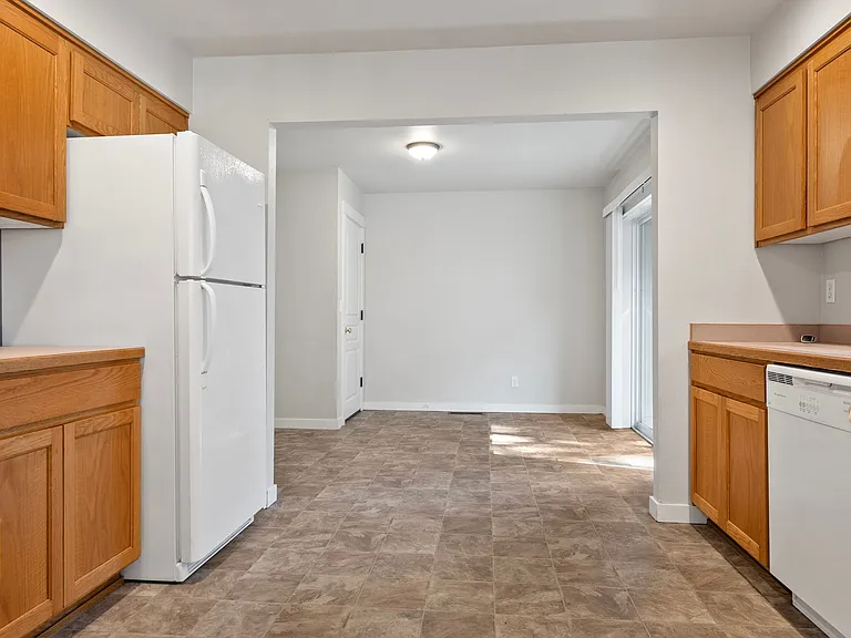 114 SE Roosevelt Ave #&-2 — Photo 4