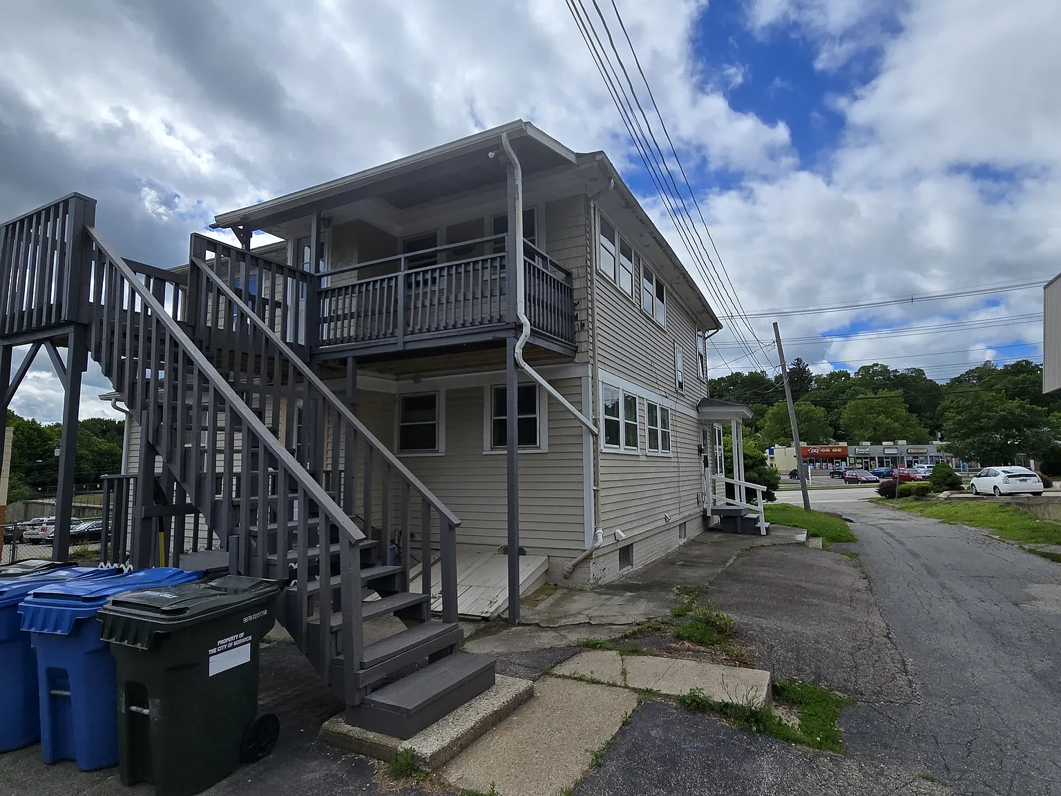 3 bed, 1000 sqft, $1,700 — Photo 3