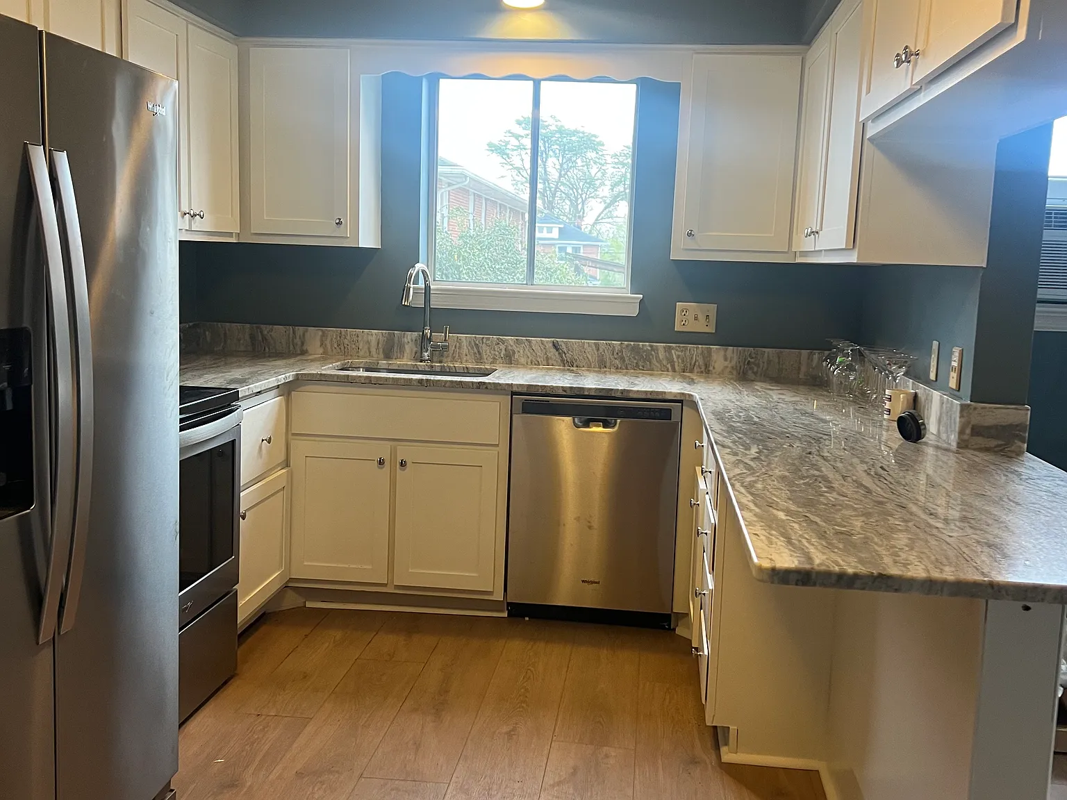 3 bed, 1980 sqft, $1,845 — Photo 2