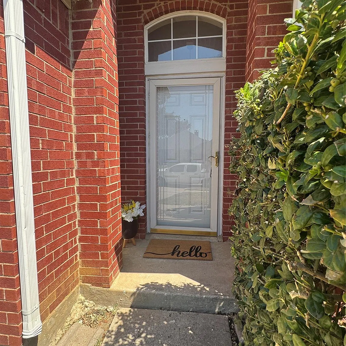 4 bed, 1866 sqft, $2,400 — Photo 2