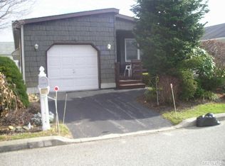 78 Dogwood Ln, Manorville, NY 11949