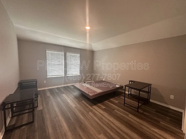 2530 Russell St — Photo 10
