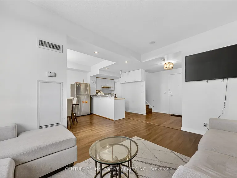 36 Lee Centre Dr #Townhouse 307 — Photo 15