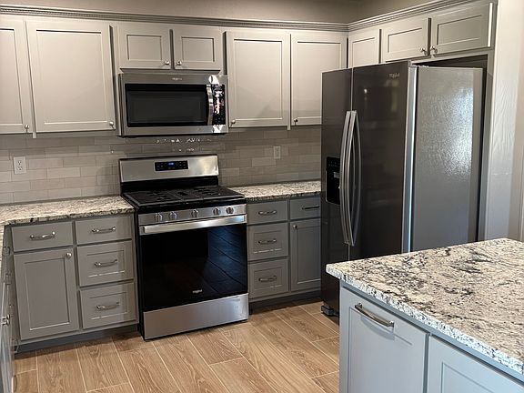 Comes with appliances. Brand new Refrigerator.