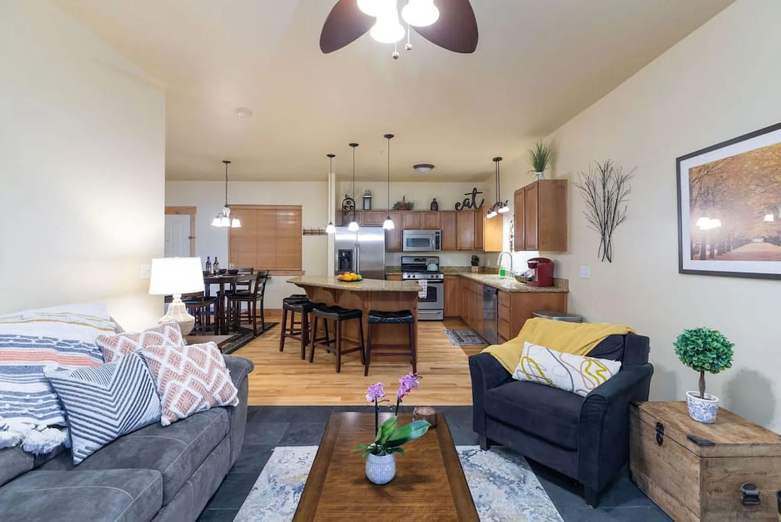 3 bed, 2.0 bath, $4,111 — Photo 3
