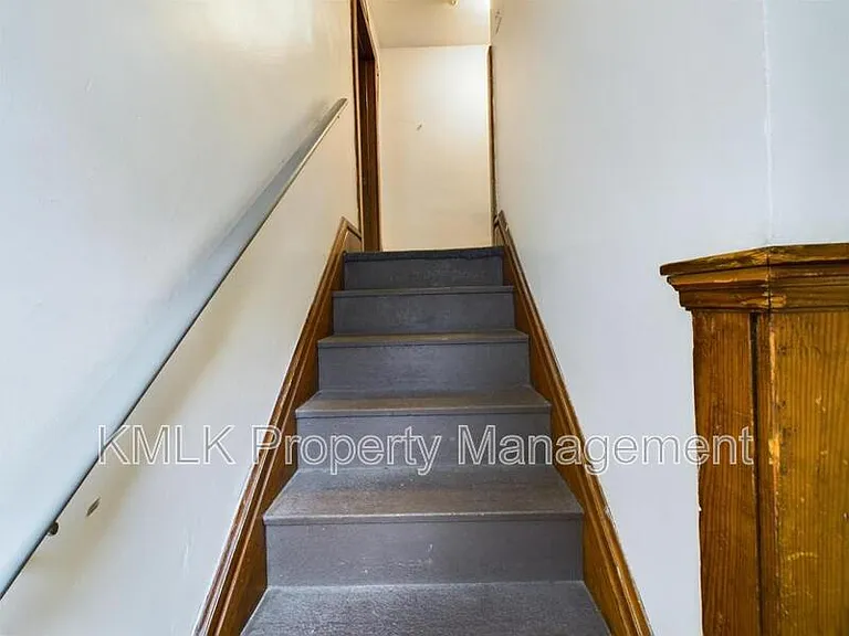 693 Kling St — Photo 17