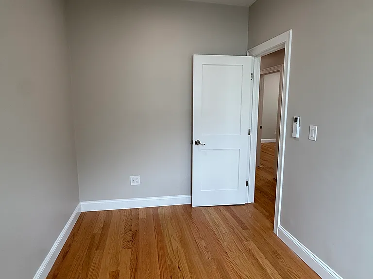 517-519 E 3rd St #2 — Photo 7