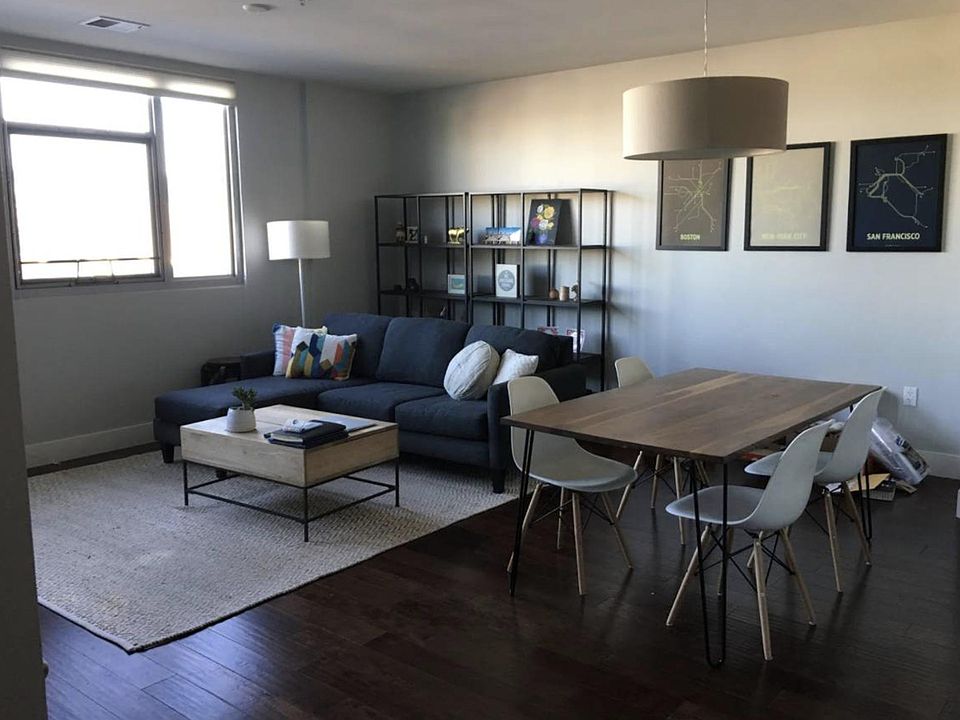 open living / dining space