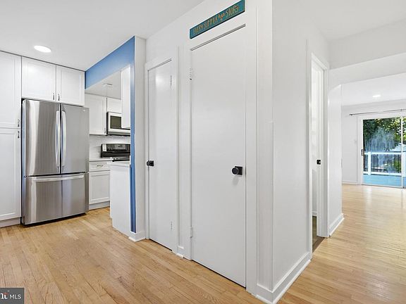 4th image of 2 Bush Hill Ct