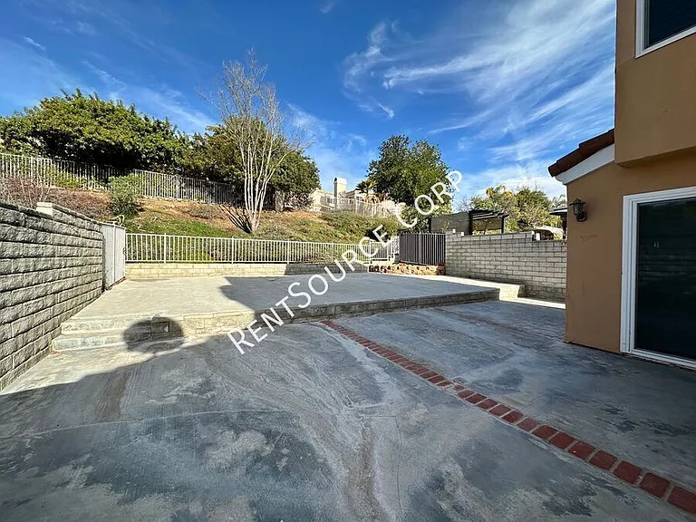 25823 Dickens Ct — Photo 22