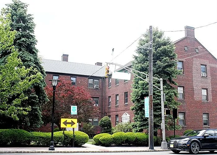 418 Main St #B2