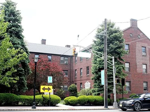 418 Main Street image 1 of 15