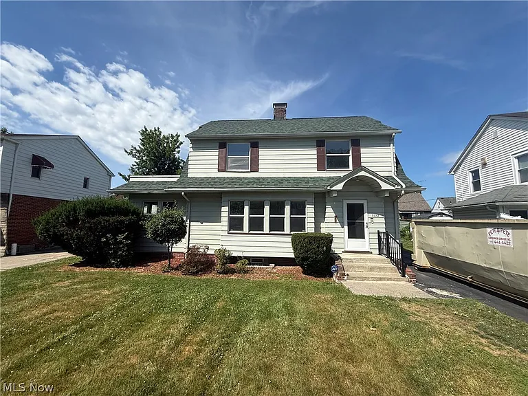 3012 Albion Rd — Photo 1