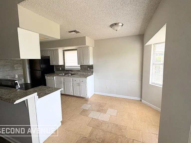 10122 Sagedowne Ln — Photo 6