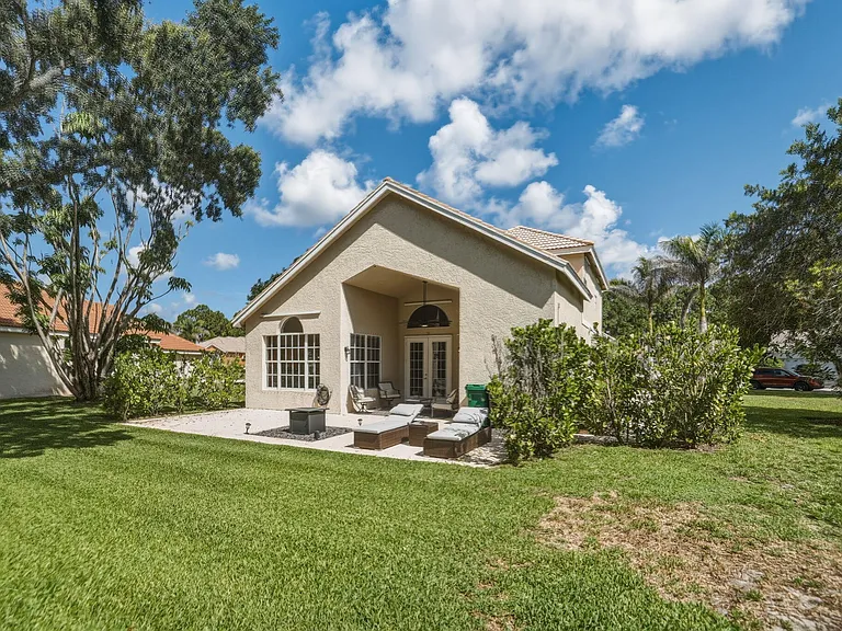 609 SW Saint Thomas Cv — Photo 35