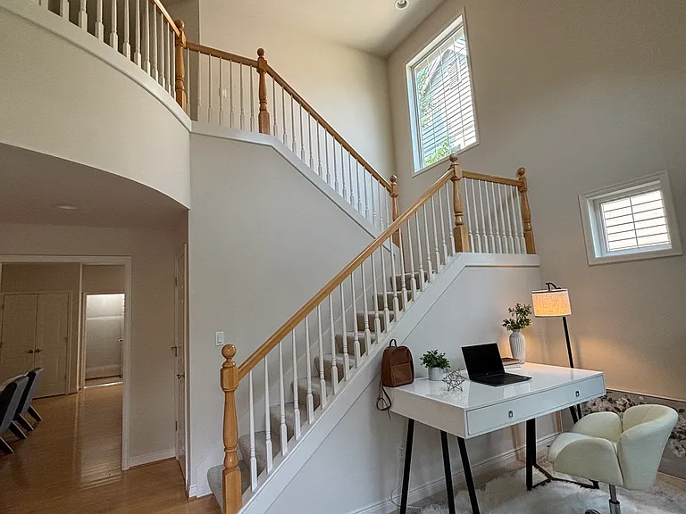 2038 30th Ln NE — Photo 2