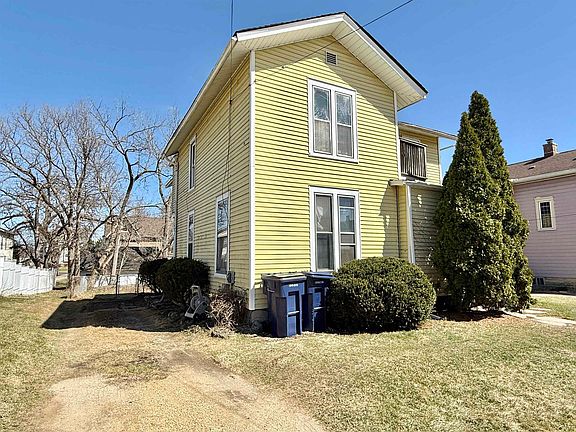 3rd image of 414 N High St