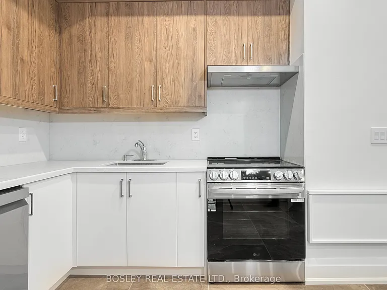 2579 Yonge St #202 — Photo 6