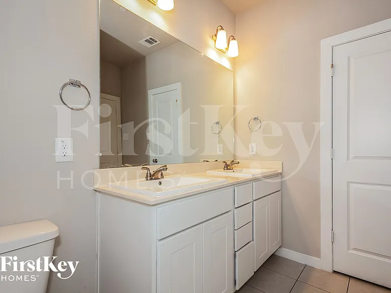 613 Sophia Way — Photo 9