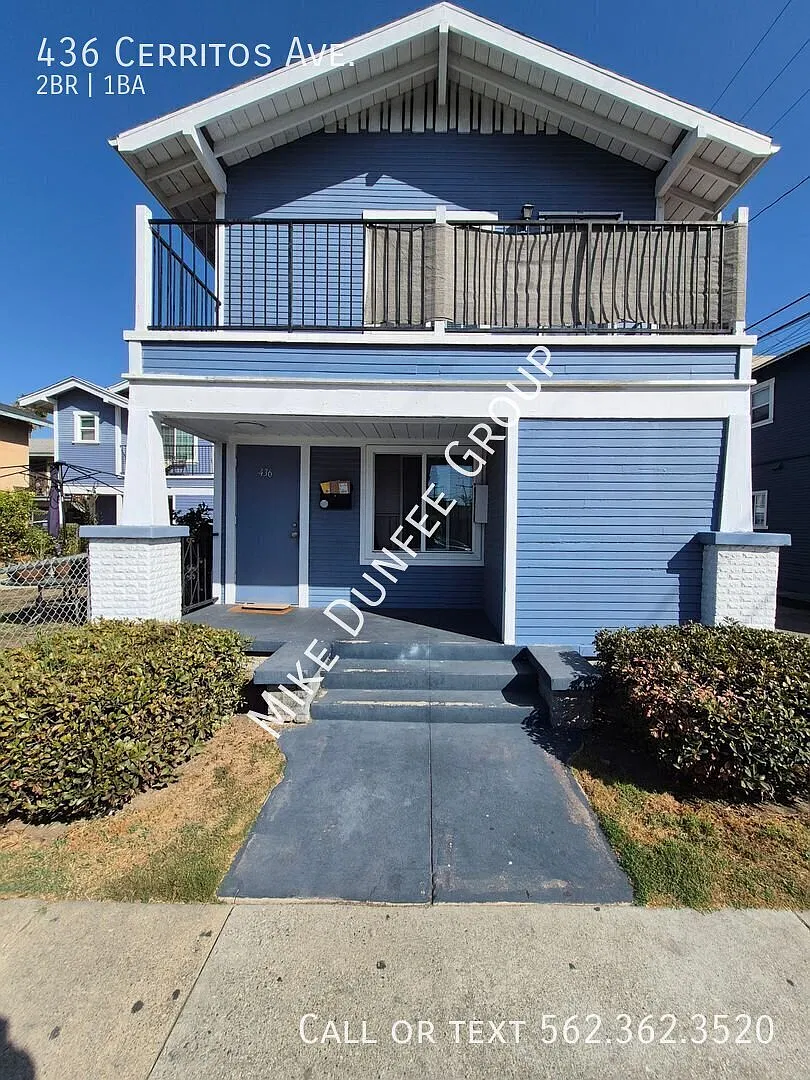 Two-Bedroom Apartment in Long Beach — Photo 1