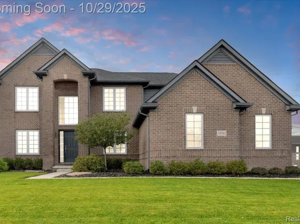 24381 Pembrooke Dr, South Lyon, MI 48178