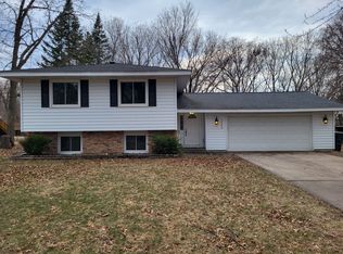 8460 Red Oak Dr, Mounds View, MN 55112