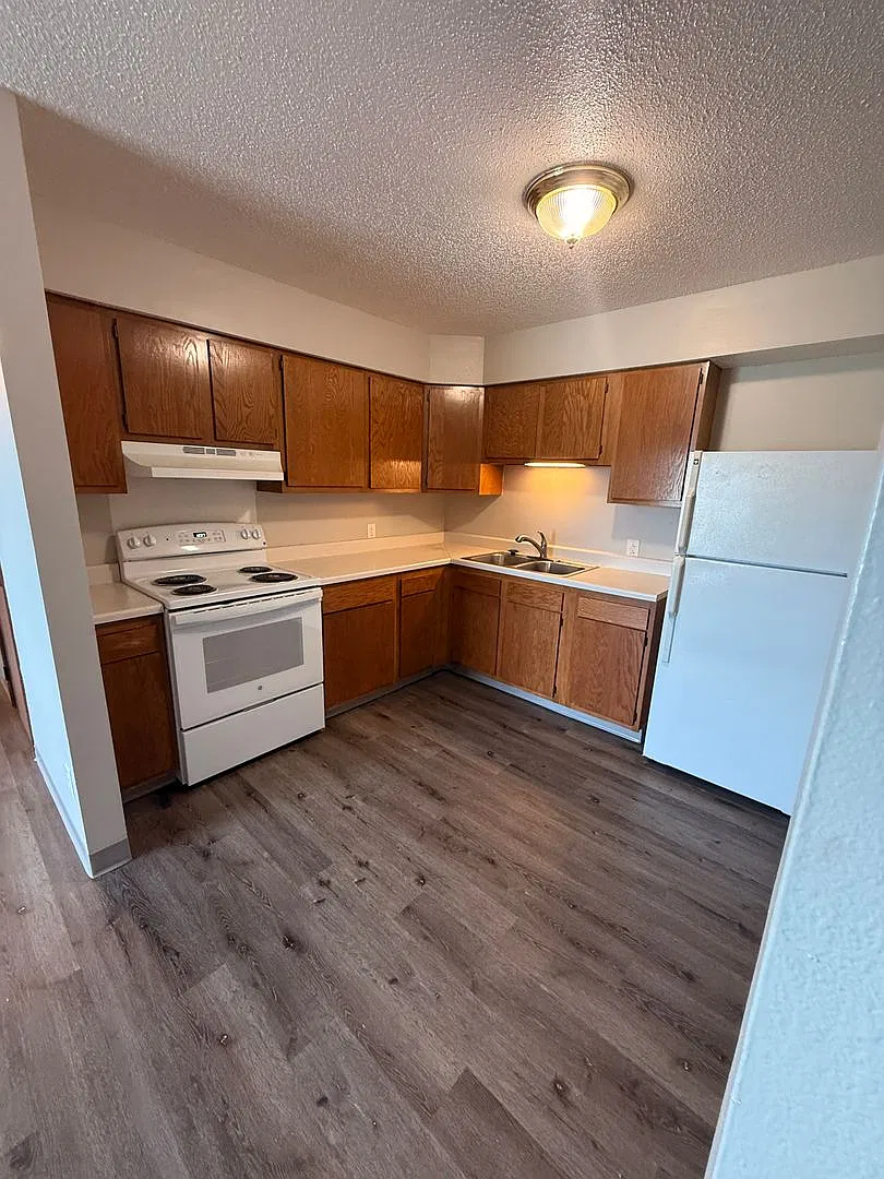 Westview Apartments — Photo 2