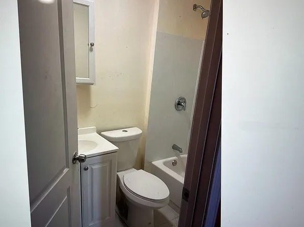 18 Julian St, Providence, RI 02909