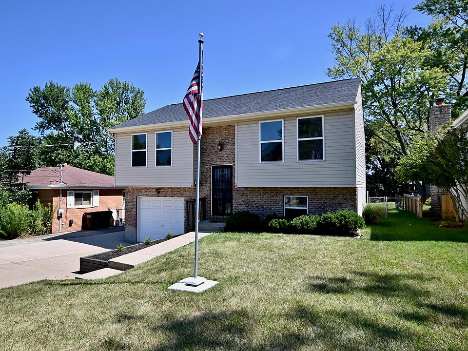 1st image of 10 Orchard Dr