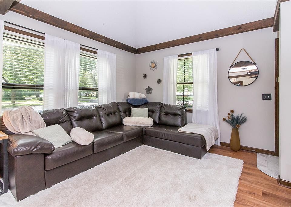 357 Riddle St, photo 22
