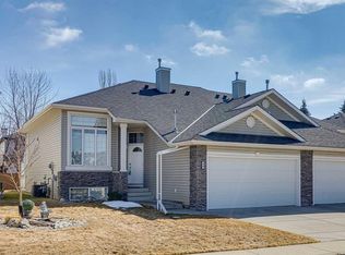 19 W Wentworth Gdns SW, Calgary, AB T3H 4L7