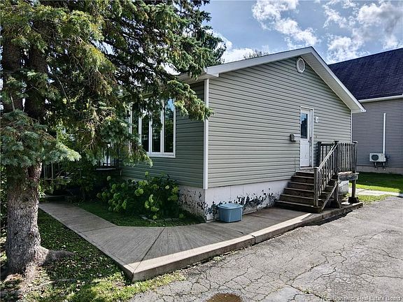 2nd image of 52 Allan St