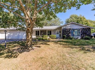 390 Loma Dr, Forsyth, IL 62535