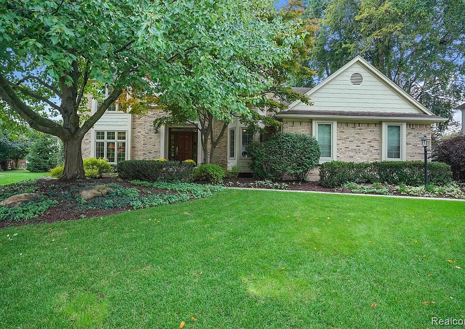 1st image of 3223 Parkwood Dr