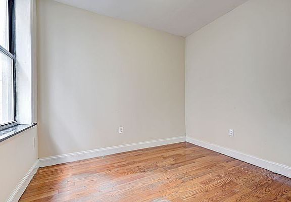 4th image of 510 W 184th St #4A