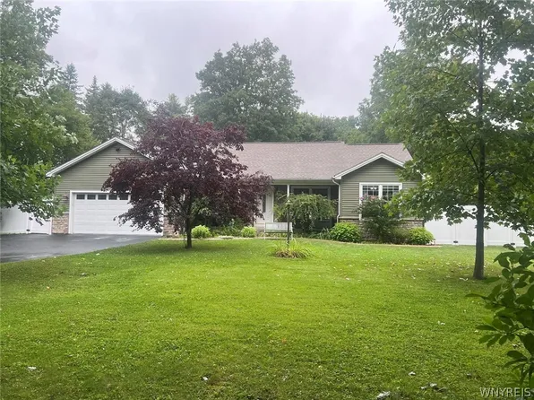 11622 East Ave, Marilla, NY 14102