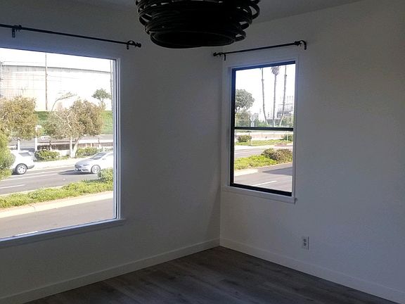 3rd image of 426 Rosecrans Ave