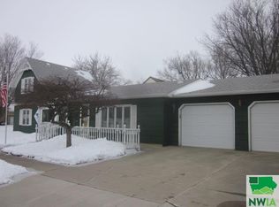 418 W Main St, Laurens, IA 50554