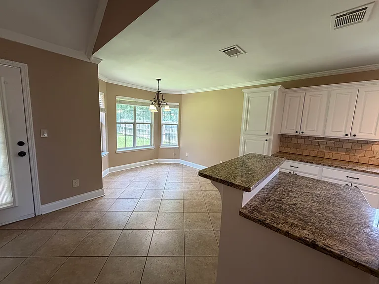614 Alex Way — Photo 3