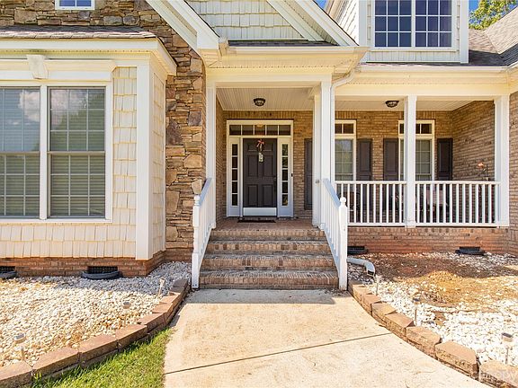 4th image of 2047 Balmoral Dr