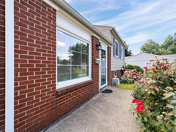 2nd image of 2424 Sheelah Ct