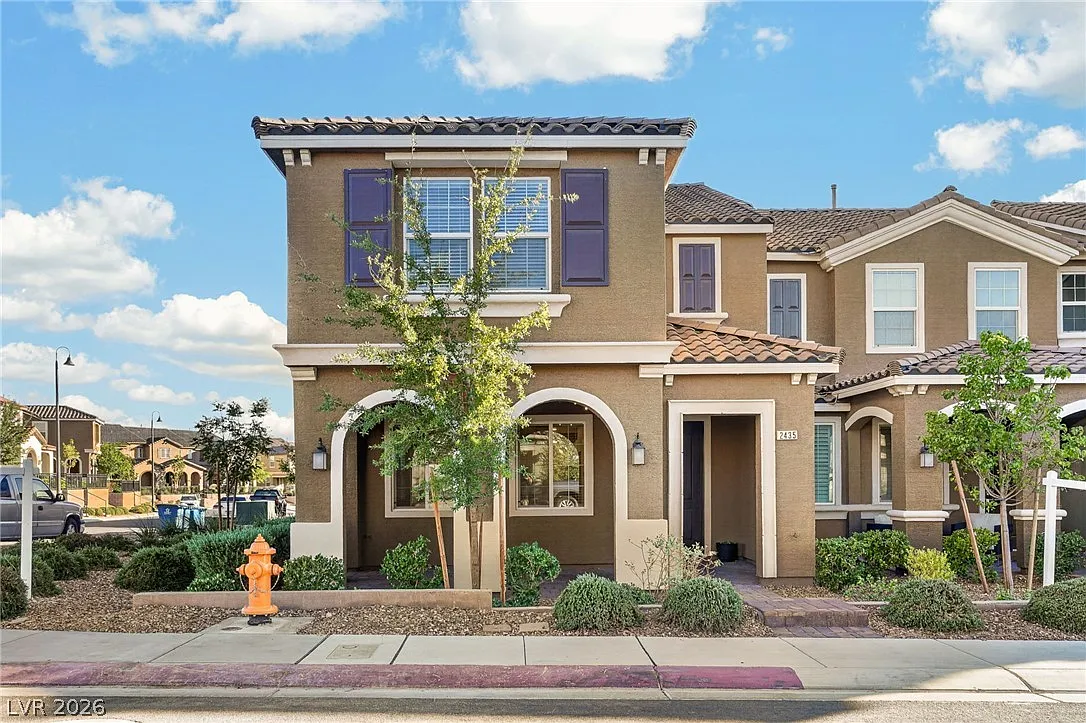 3 bed, 2.5 bath, 1842 sqft, $2,550 — Photo 1