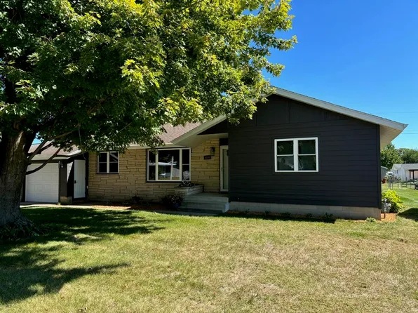 1023 Gales Ave, Manchester, IA 52057