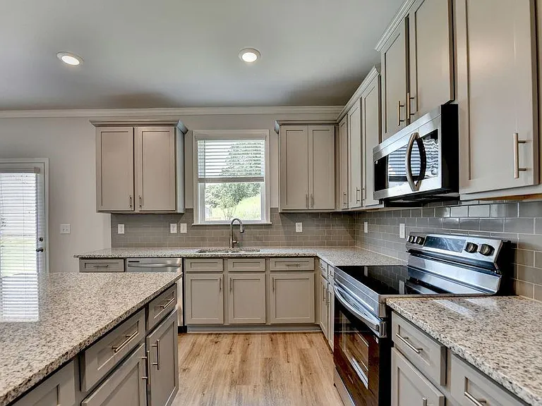 7309 Yewtree Dr — Photo 23