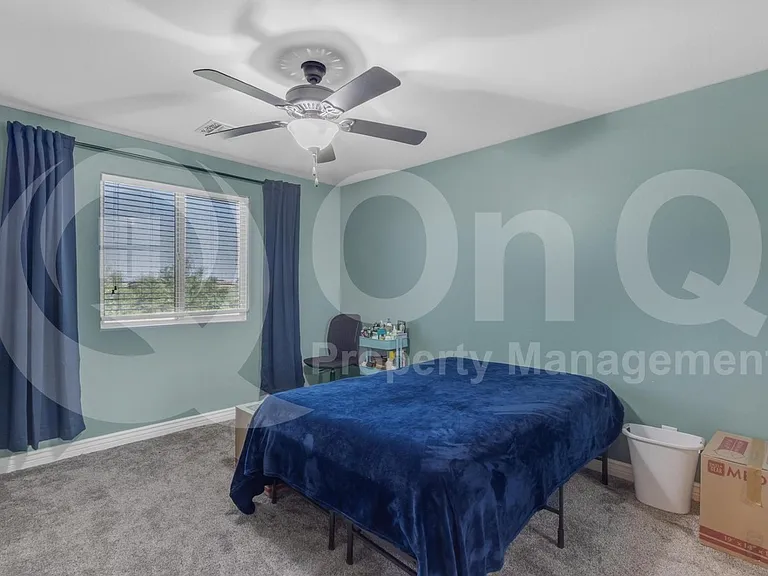 2561 N Hawthorn Dr — Photo 44