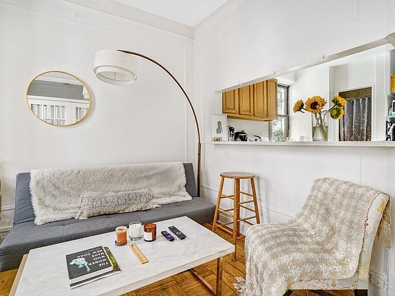 2nd image of 210 W 88th St APT 3R