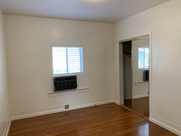 211 Waverly St — Photo 8