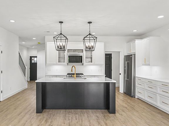 4th image of 306 Willow #306
