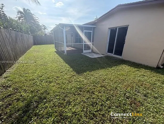 10524 NW 4th St — Photo 20