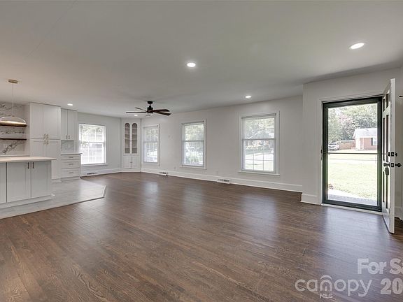 4th image of 5731 Brookhaven Rd